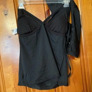 Size Medium Womens mossjio bathing suit top and bottom New